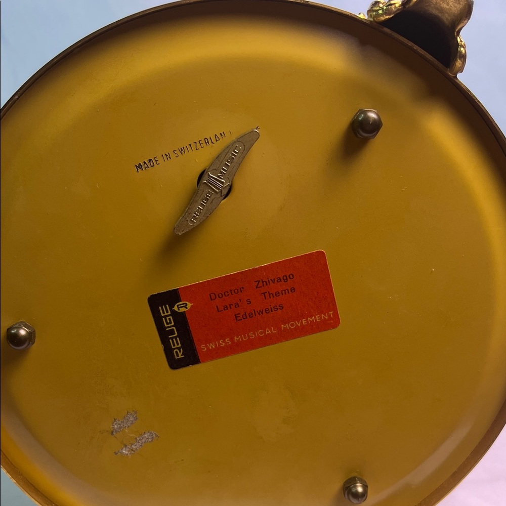 Vintage MUSICAL CAROUSEL CIGARETTE LIPSTICK MUSIC BOX REUGE SWISS MOVEMENT RARE - Picture 15 of 17